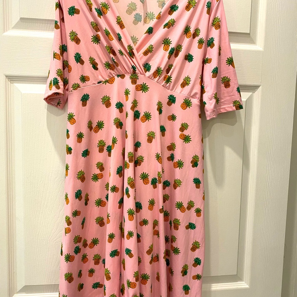 Beautiful maternity dress worn just a couple of times Size XL